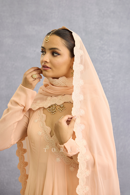 Gul-Mohar Prisha Odhni