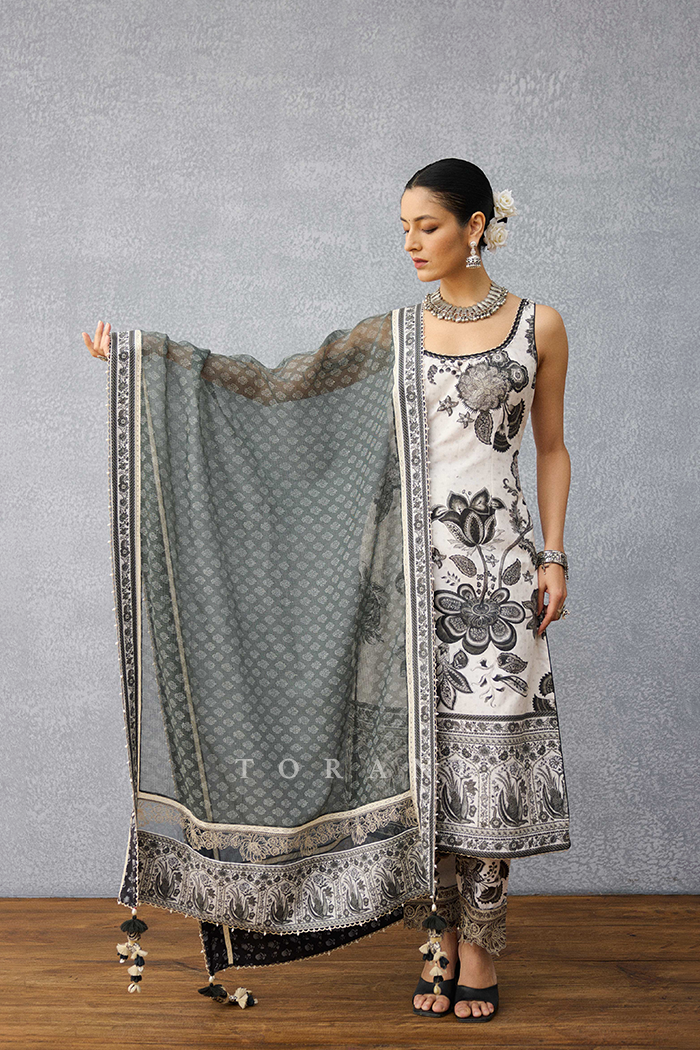 Kalamkari Anvita Odhni