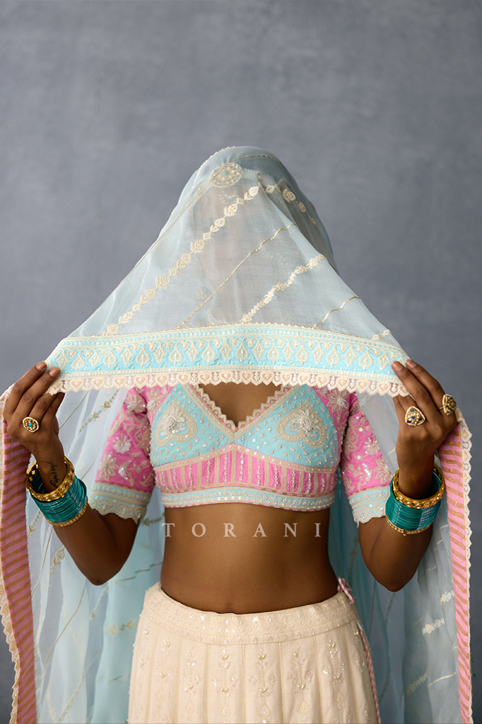 Neer-Kashish Birajini Odhni