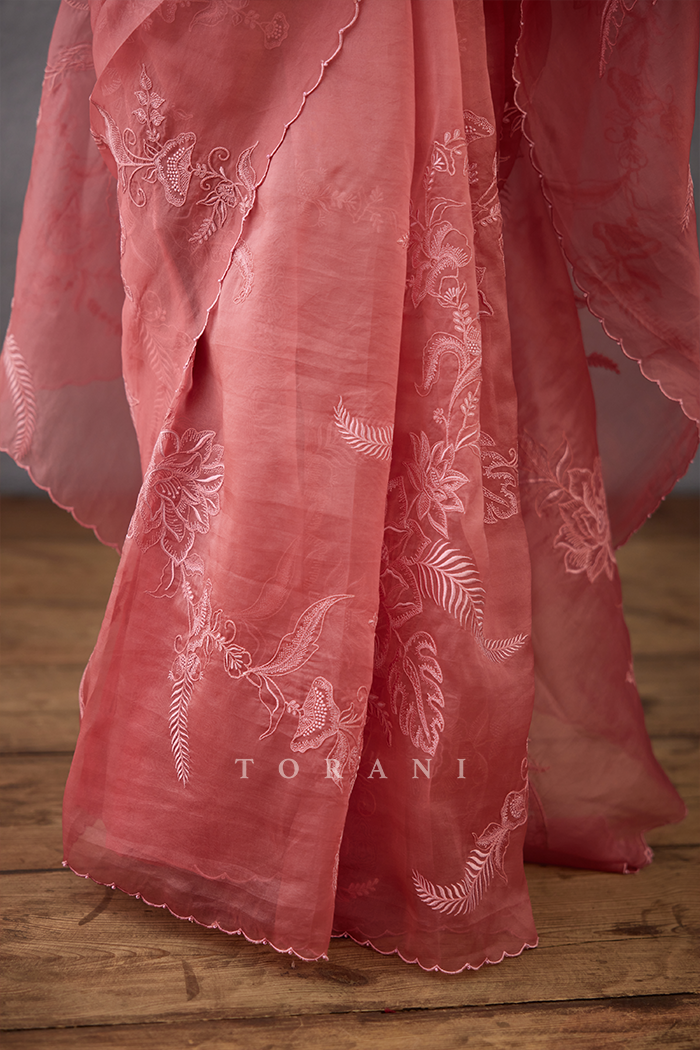 Gulabi Pankhuri Saree