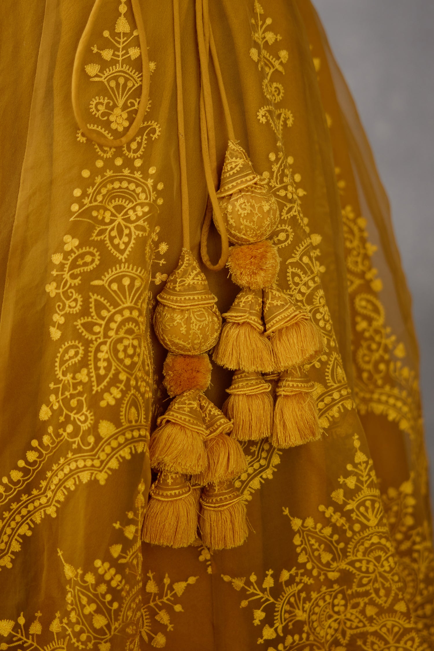 Sunehra Meher Passa Lehenga Set