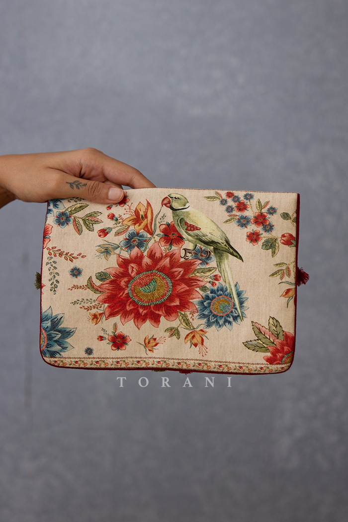 Badami Sleeve Bag