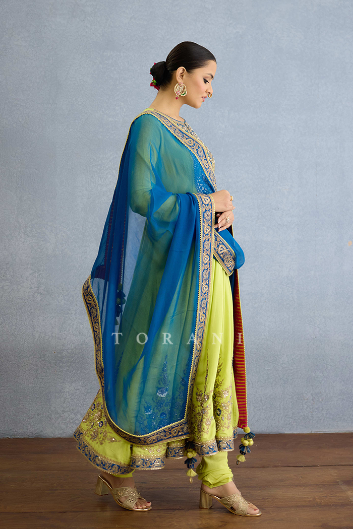 Neeradhi Sheeba Odhni