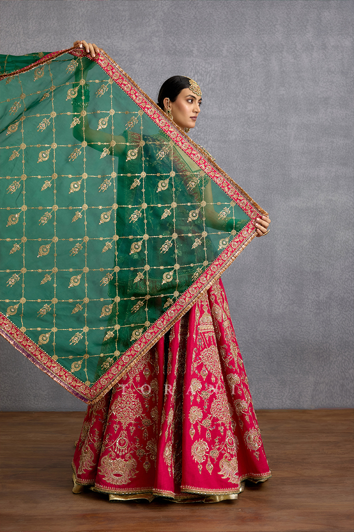 Zamardi Malika Odhni