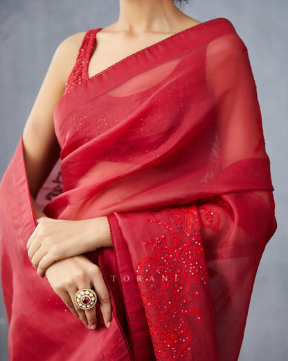 Surkh Daavya Saree