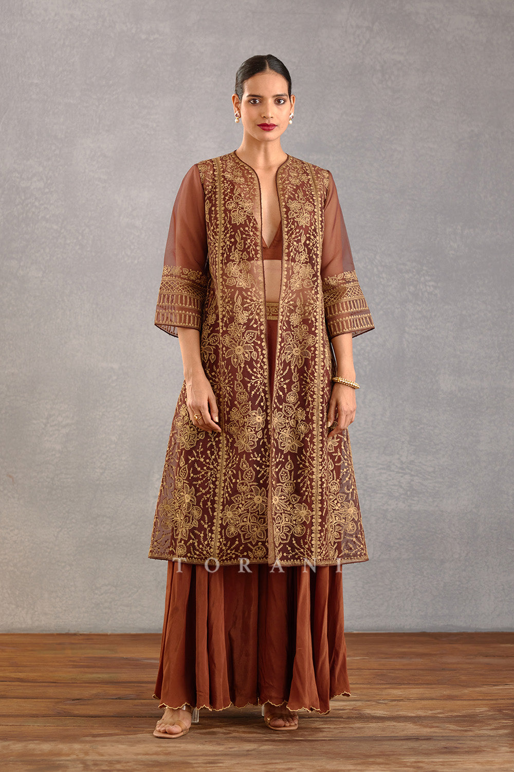 Dahlia Paavni Cape Set