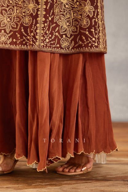 Dahlia Paavni Cape Set