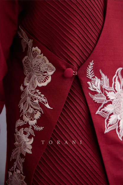 Qarmazi Parthik Kurta Set