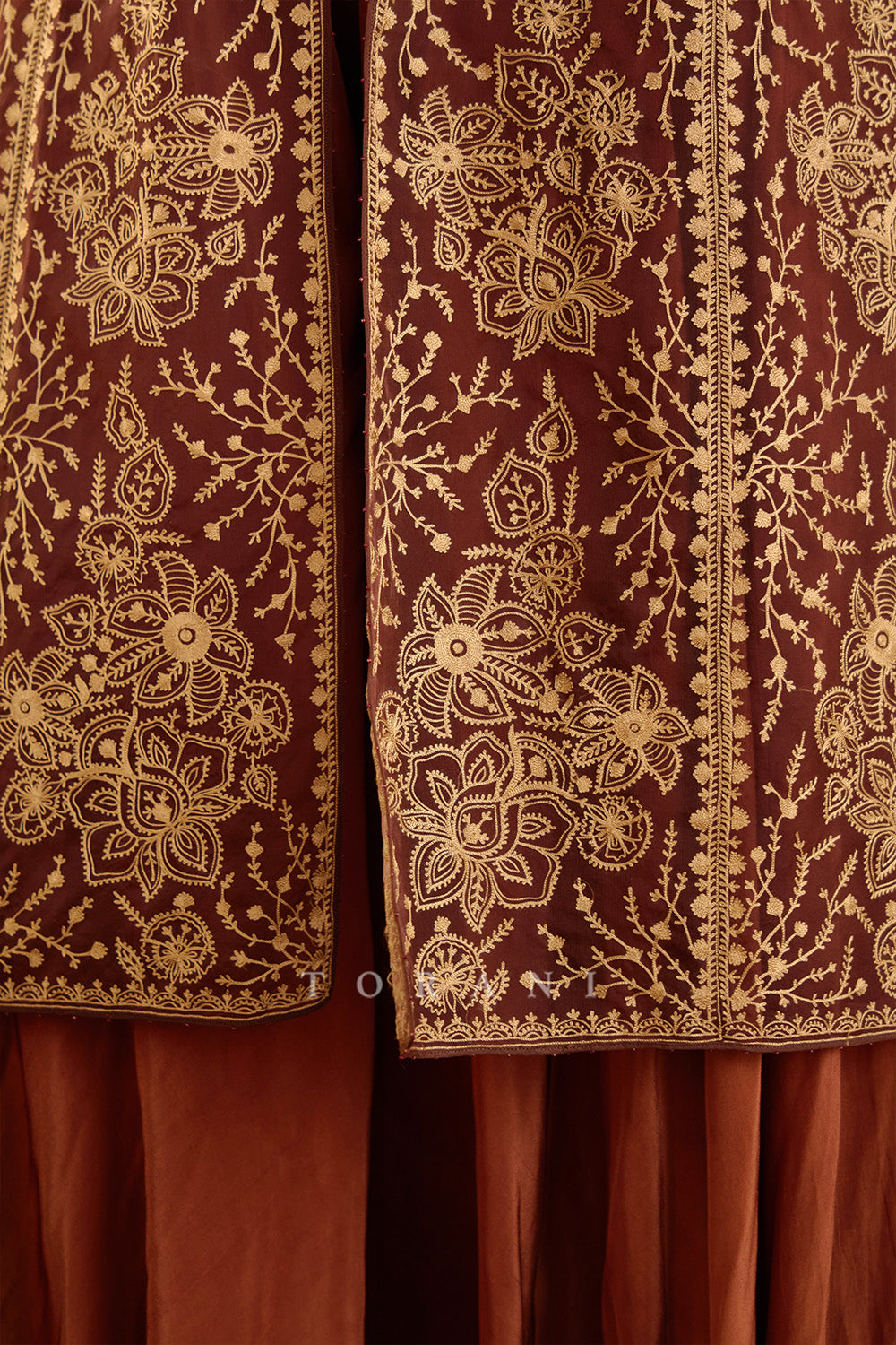 Dahlia Paavni Cape Set