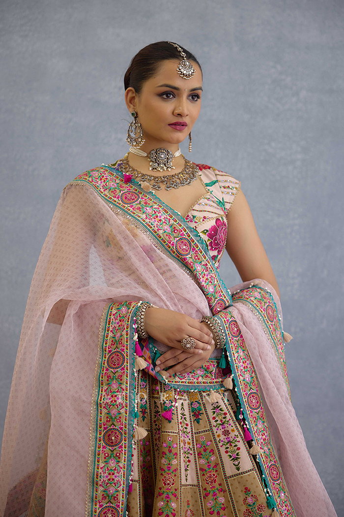Kasturi Javeri Odhni