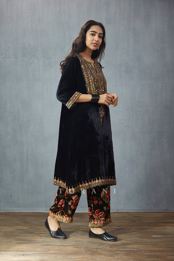 Black Embroidered KURTA SET in Silk Velvet