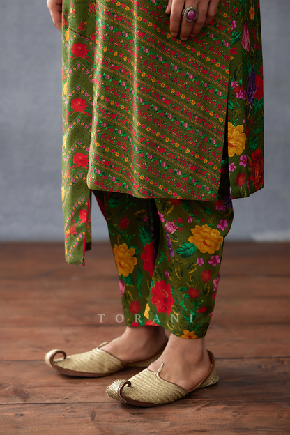 Dil Saaz Fayaz Kurta Set