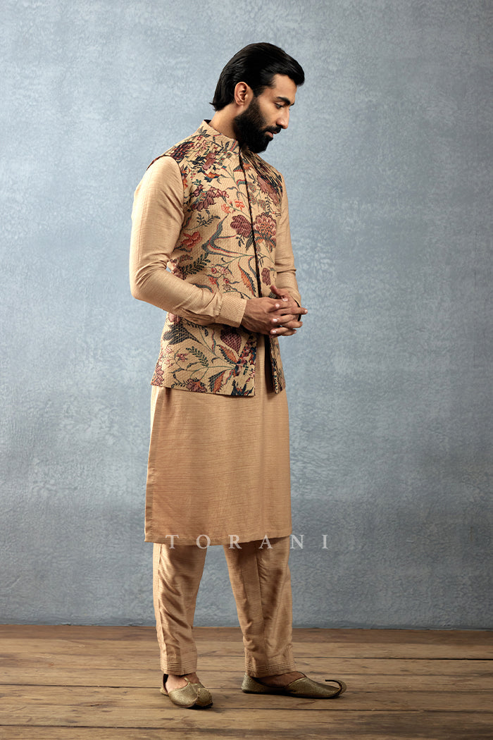 Chandan Onir Bandi Set