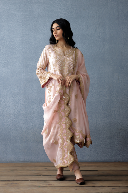 Gul-Mohar Mandira Odhni