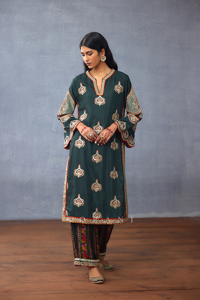 Dil Shadaab Maira Kurta Set