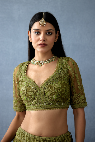 Apolina｜meera blouse almond Apolina｜meera blouse almond White Silk Pearl Hand Embroidered