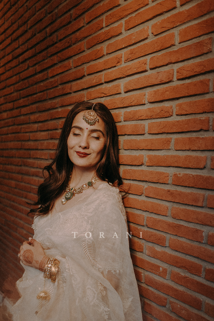 Abhilasha Kanda in our Swetah Pankhuri Saree Set