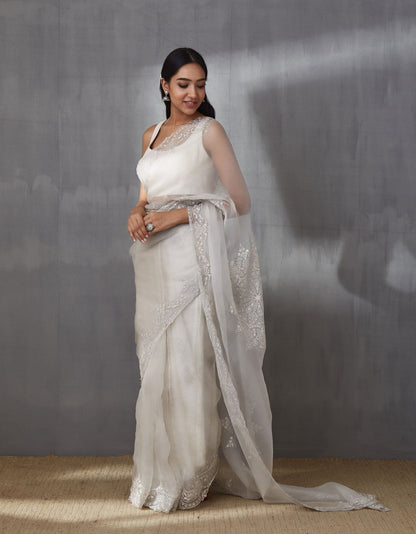 Swetah Yuvani Saree