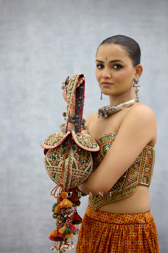 Harit Parveen Farida Potli