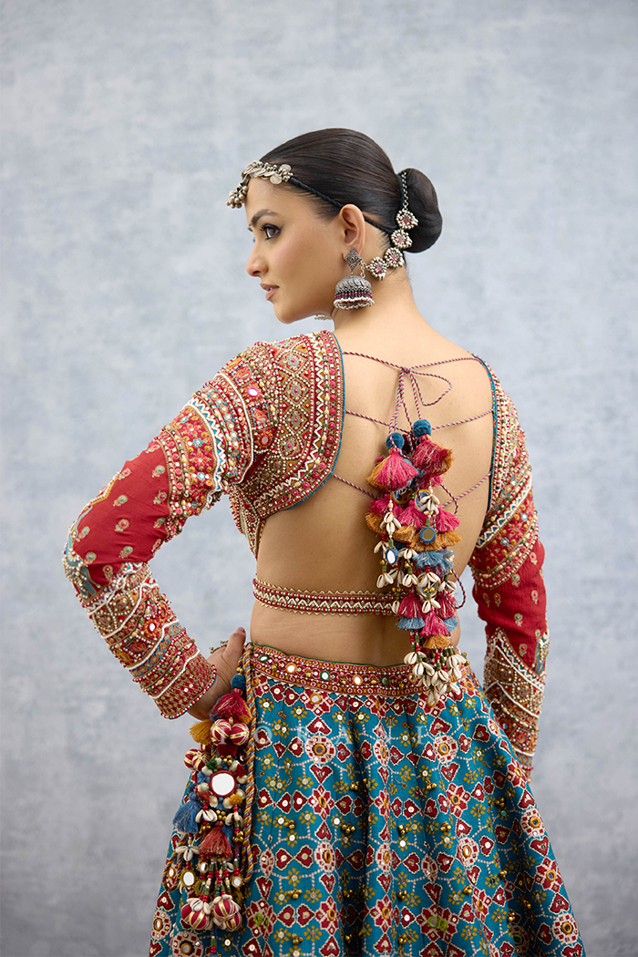 Kanak Varnaabha Lehenga Set