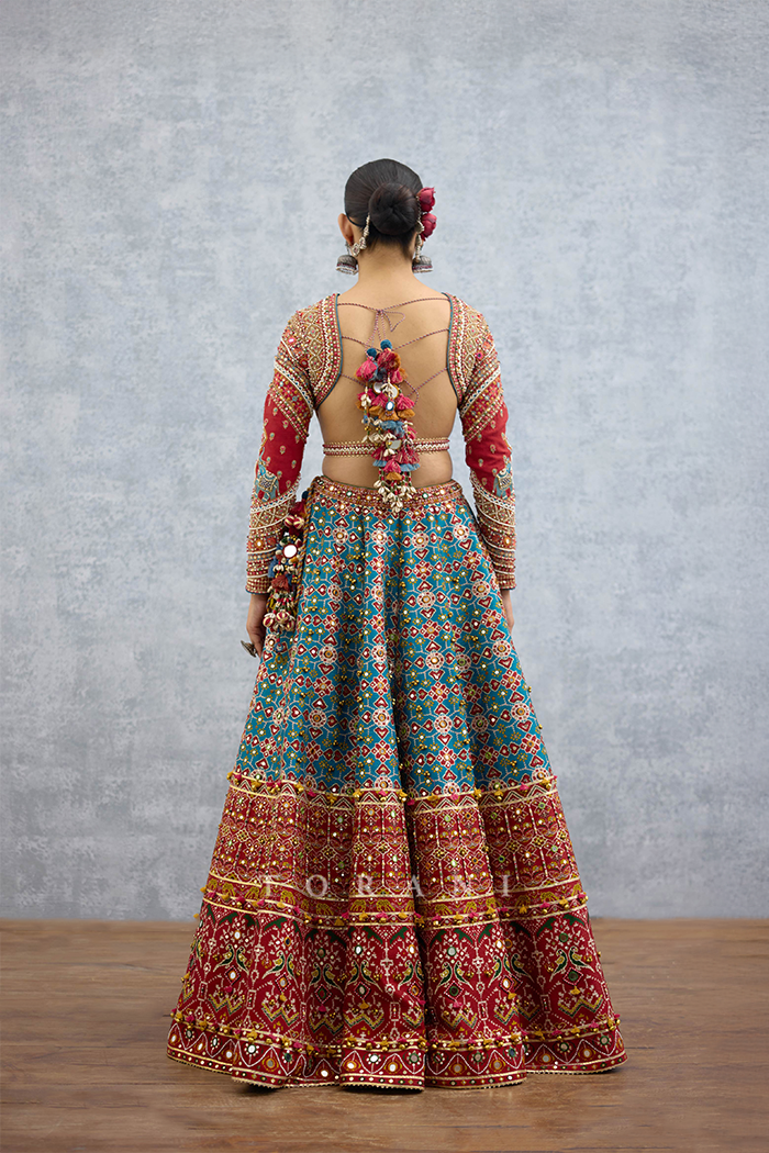 Kanak Varnaabha Lehenga Set