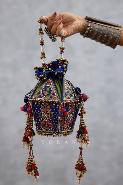Virasa Zeenat Yantri Potli