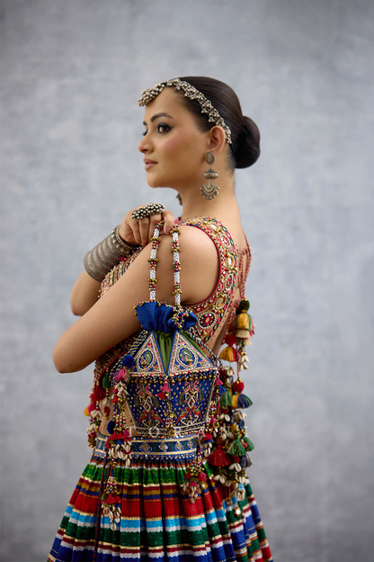 Virasa Zeenat Yantri Potli
