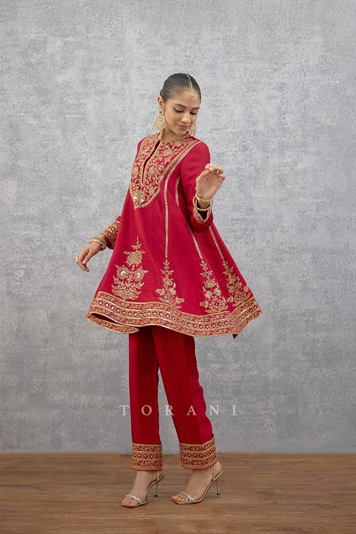 Lakshma Urwa Kurta Set