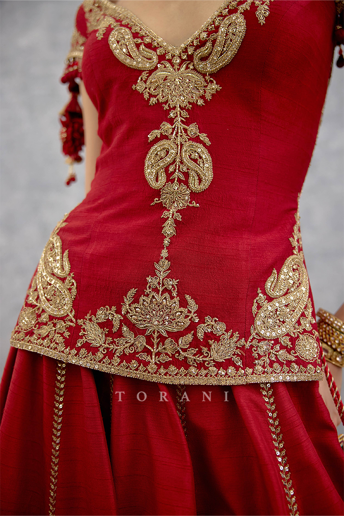 Lakshma Arfa Lehenga Set