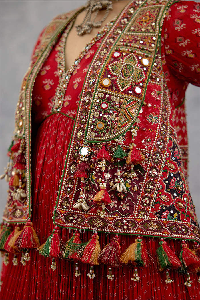 Raktika Baroque Cape