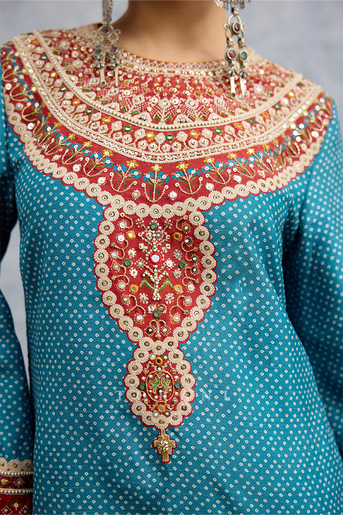 Varnaabha Rajuka Kaftan