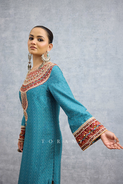Varnaabha Rajuka Kaftan