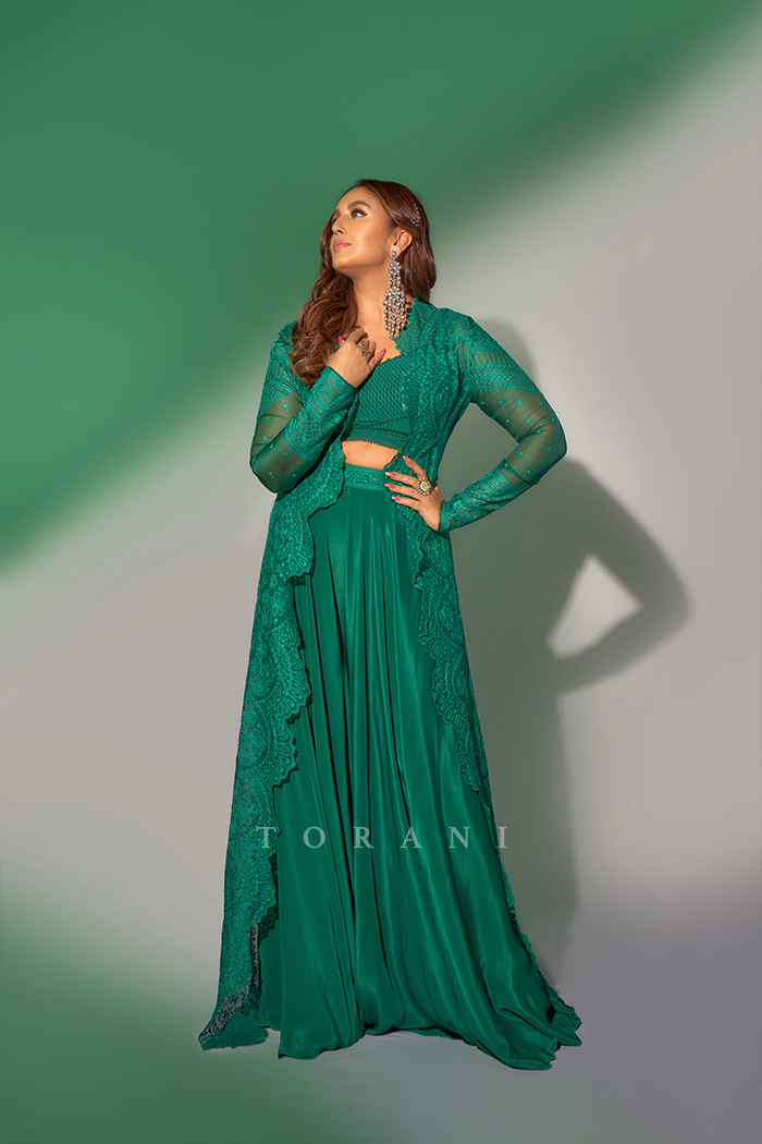 Huma Qureshi In Our Sabz Daavya Cape Set