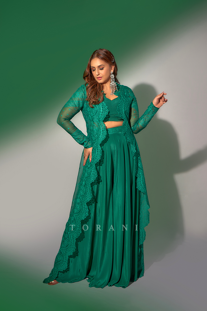 Huma Qureshi In Our Sabz Daavya Cape Set