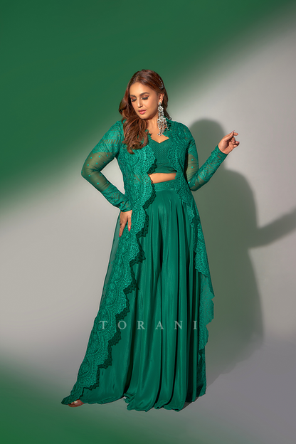 Huma Qureshi In Our Sabz Daavya Cape Set