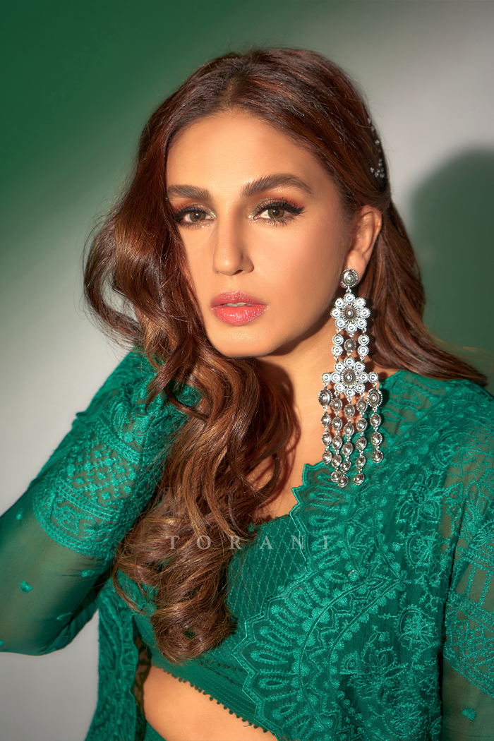 Huma Qureshi In Our Sabz Daavya Cape Set