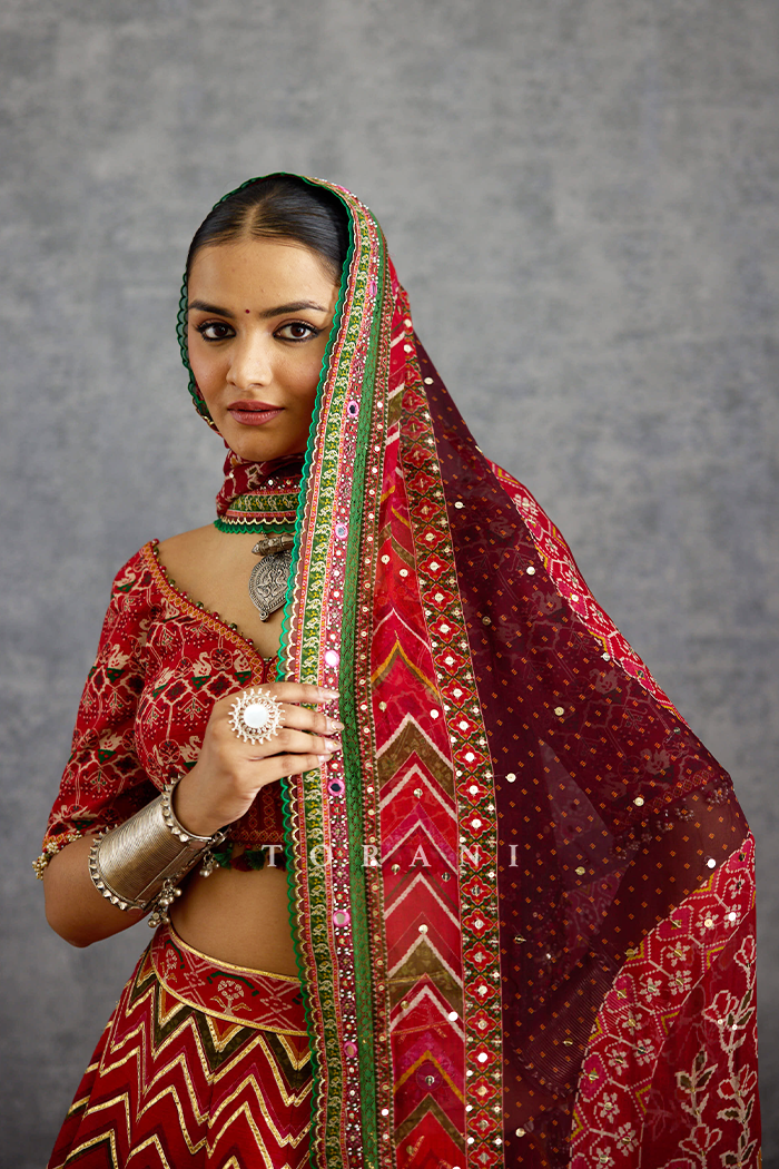 Surkhi Unsara Lehenga Set