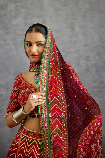 Surkhi Unsara Lehenga Set