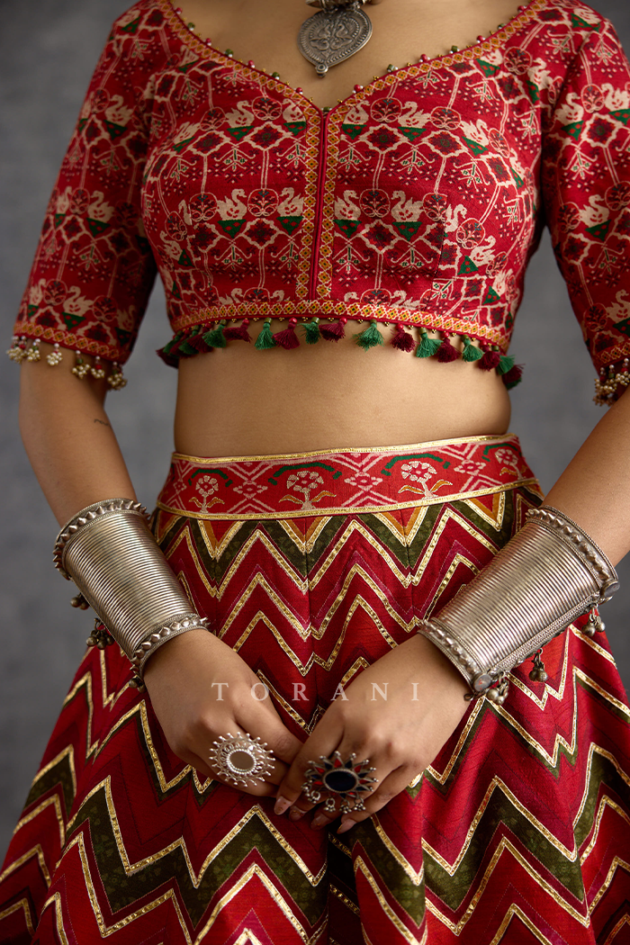 Surkhi Unsara Lehenga Set