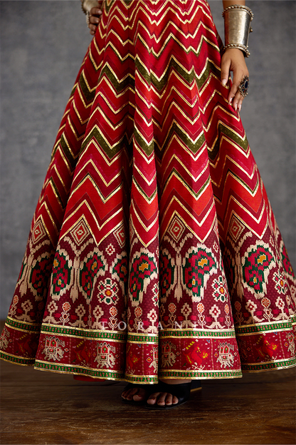 Surkhi Unsara Lehenga Set