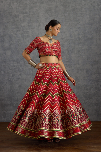 Surkhi Unsara Lehenga Set