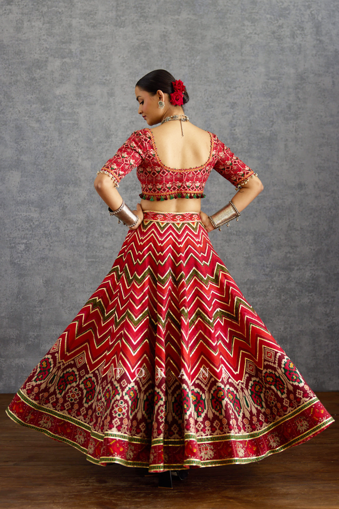 Surkhi Unsara Lehenga Set