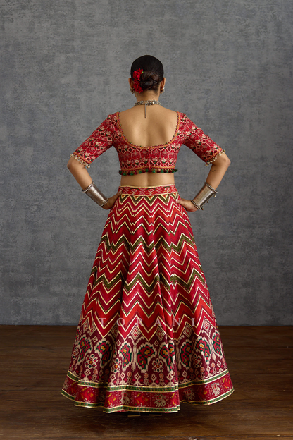 Surkhi Unsara Lehenga Set