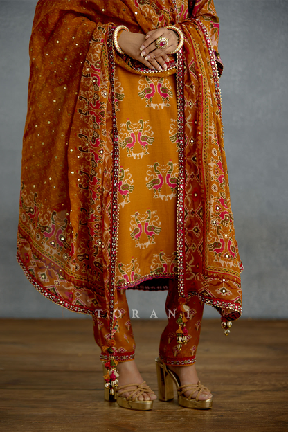 Sunehri Virasa Patola Kurta Set