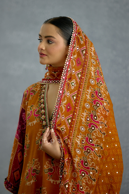 Sunehri Virasa Patola Kurta Set