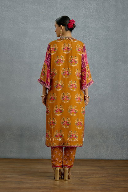 Sunehri Virasa Patola Kurta Set