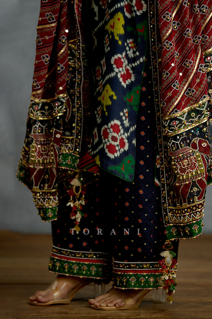 Virasa Patola Kurta Set