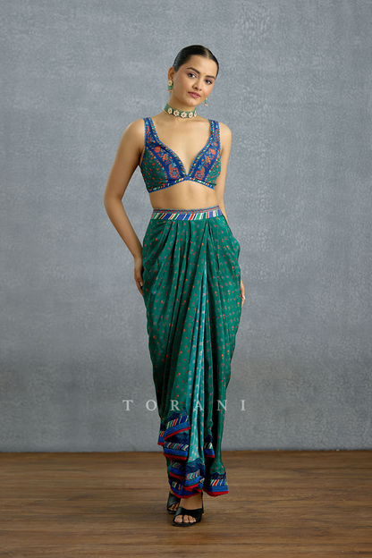 Mayurakshi Neelrang Cape Set