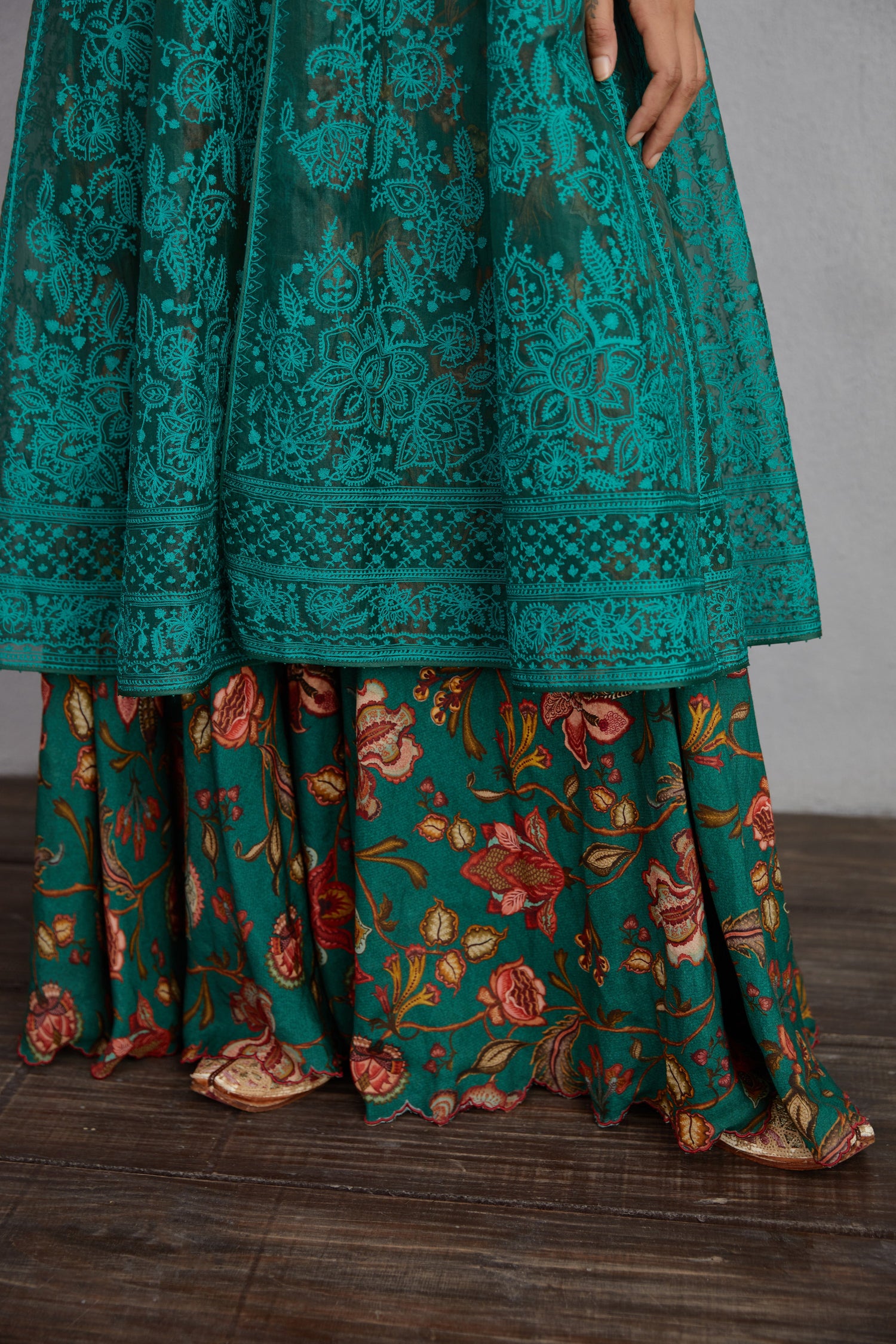 Sheesham Paavni Cape Set