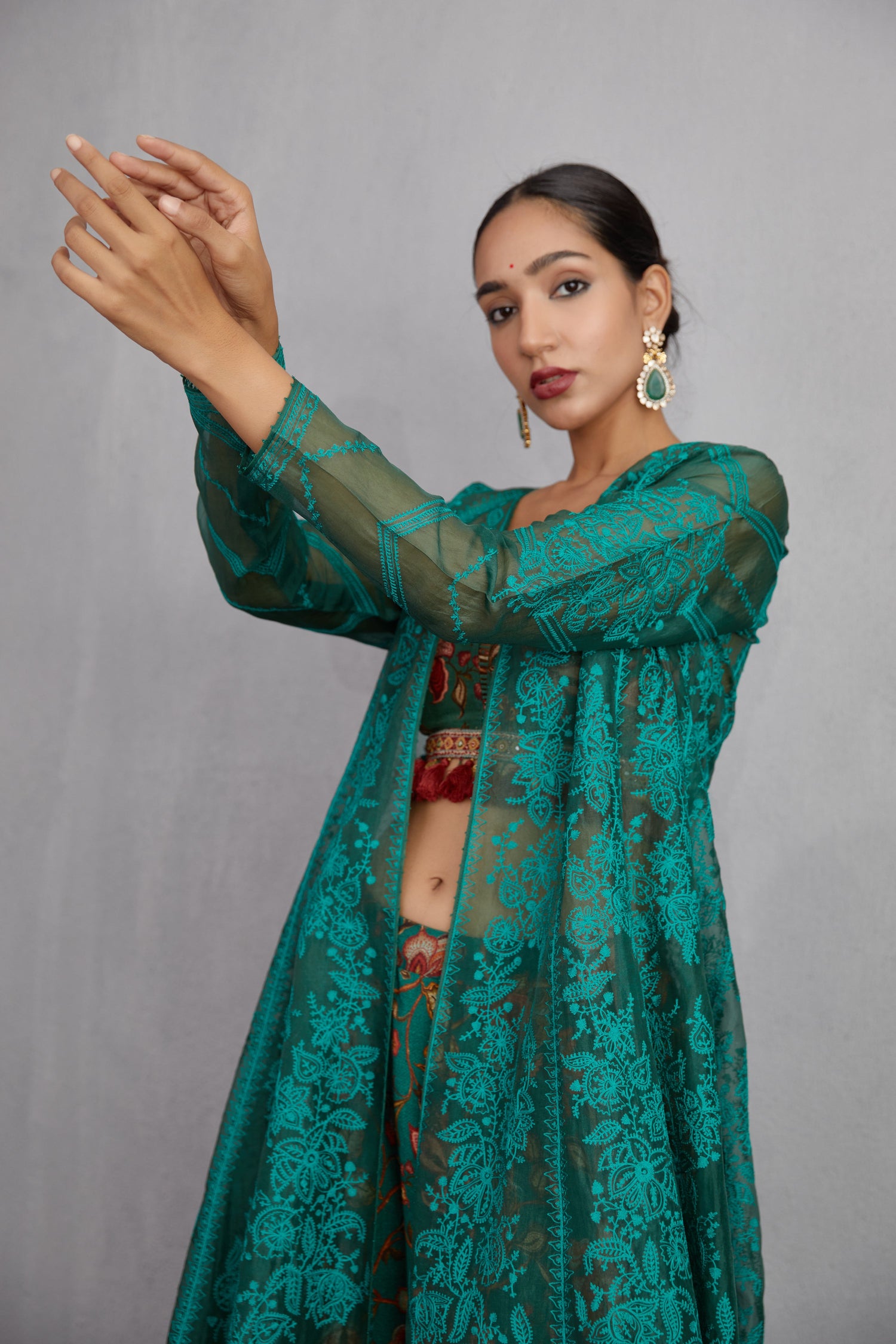 Sheesham Paavni Cape Set